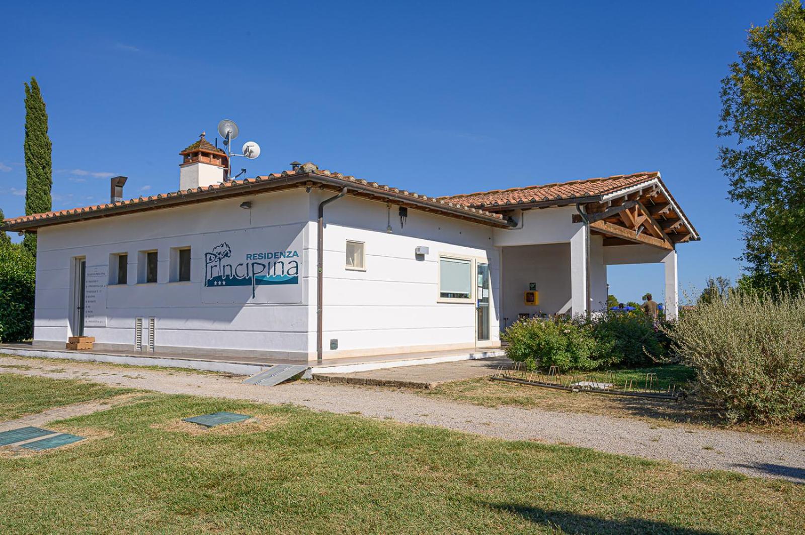 Residenza Principina Aparthotel Principina Terra Exteriör bild