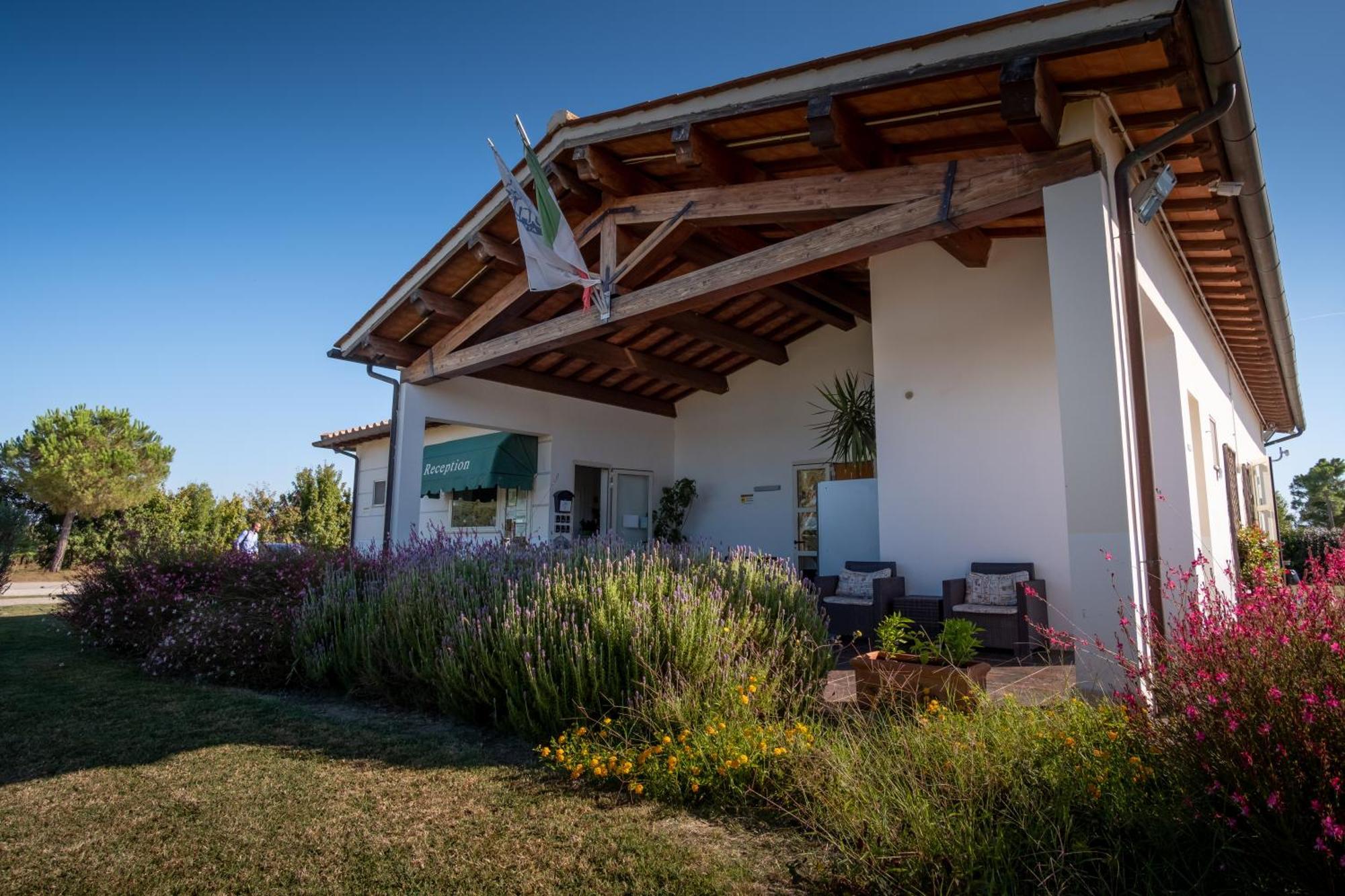 Residenza Principina Aparthotel Principina Terra Exteriör bild